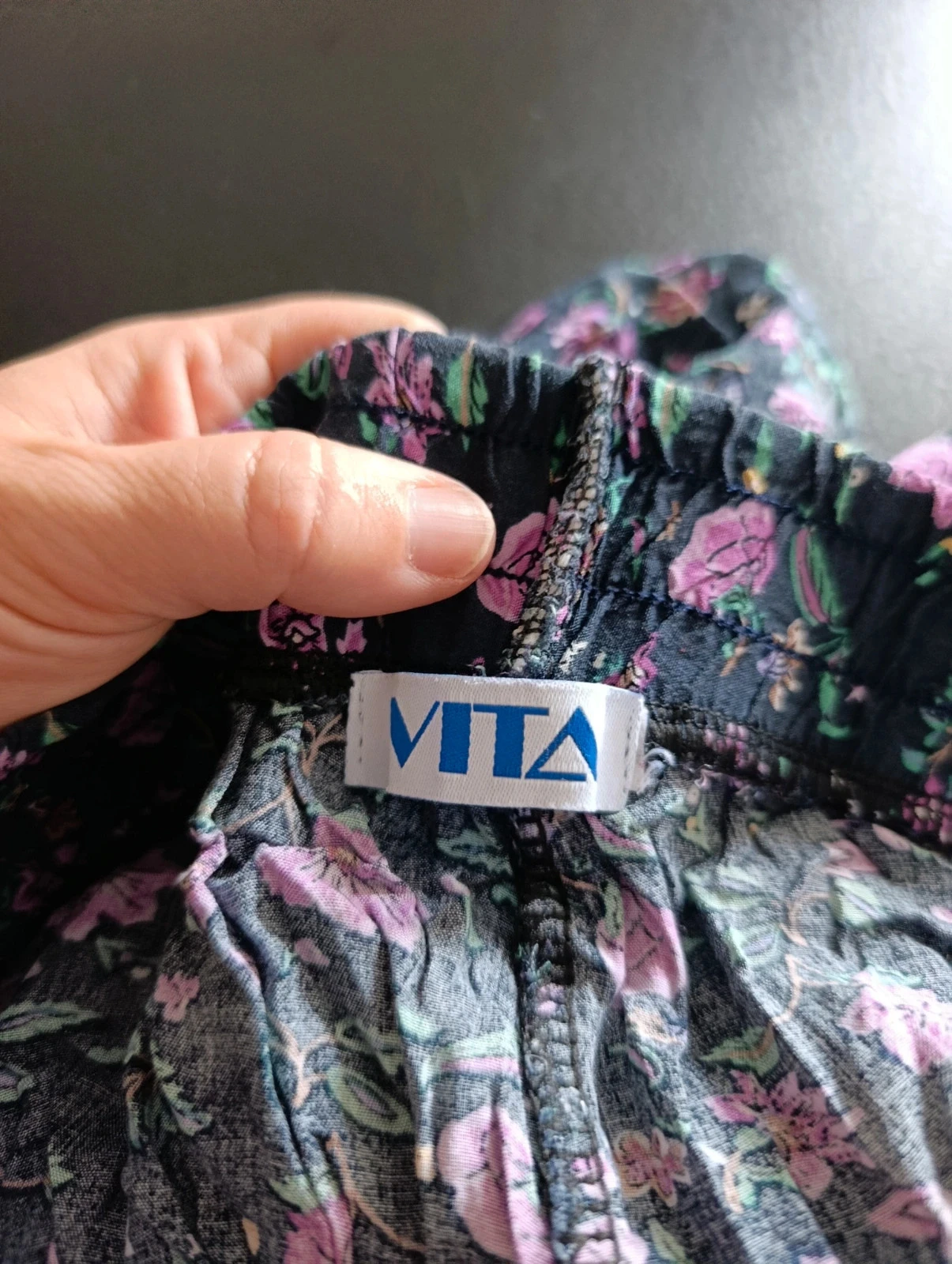 Falda fluida VITA mujer T40 – 100% viscosa – Estampado floral negro, rosa y verde – Cintura elástica – photo 6